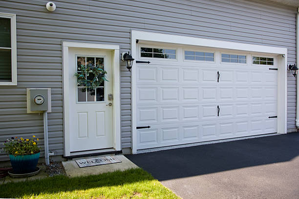 24/7 Emergency Garage Door Panel Replacement experts in La Crosse, WI